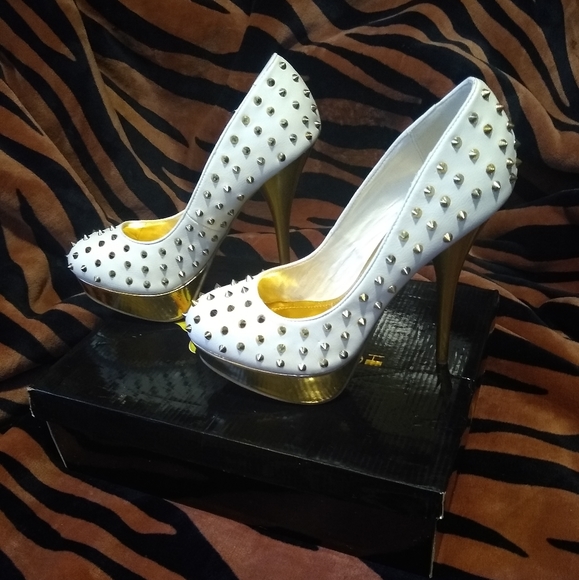 💗 Spikey Platform Stilletos 💗 - Picture 4 of 8